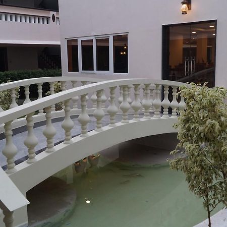 Athena Hotel Tiruvannamalai Bagian luar foto