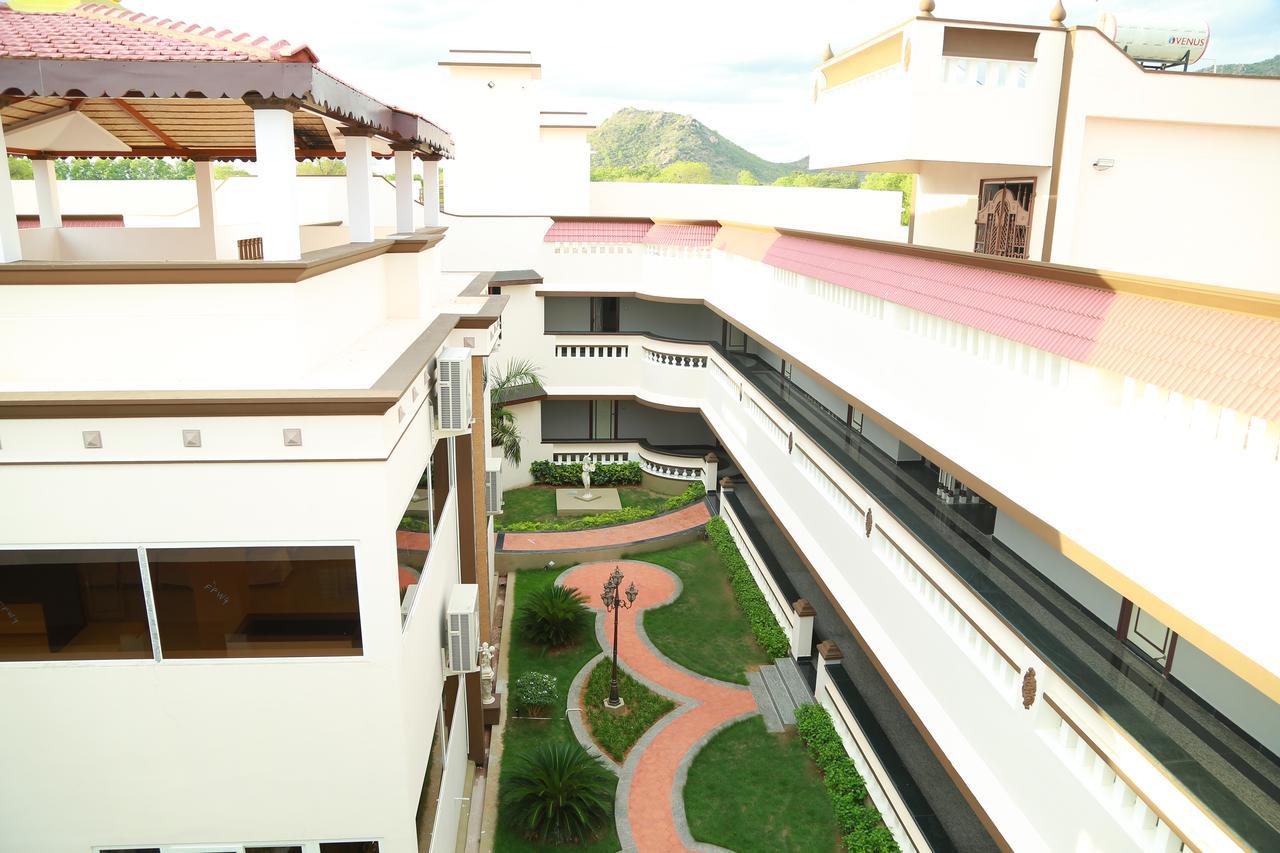 Athena Hotel Tiruvannamalai Bagian luar foto