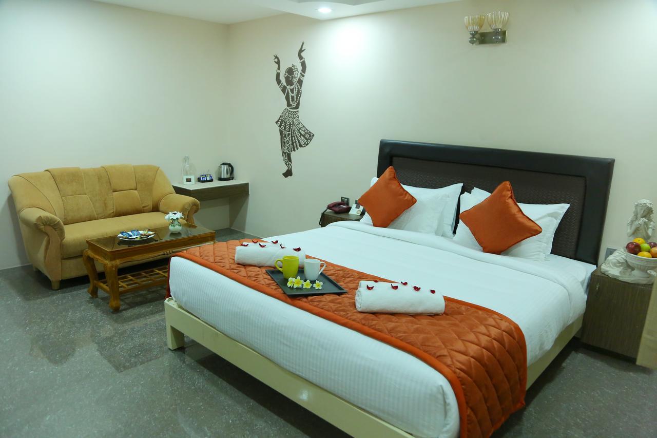 Athena Hotel Tiruvannamalai Bagian luar foto
