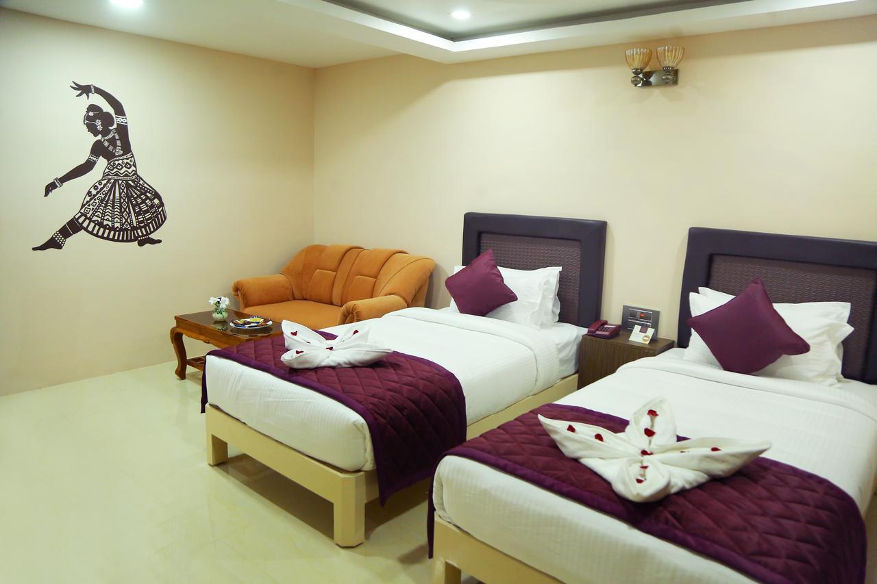 Athena Hotel Tiruvannamalai Bagian luar foto