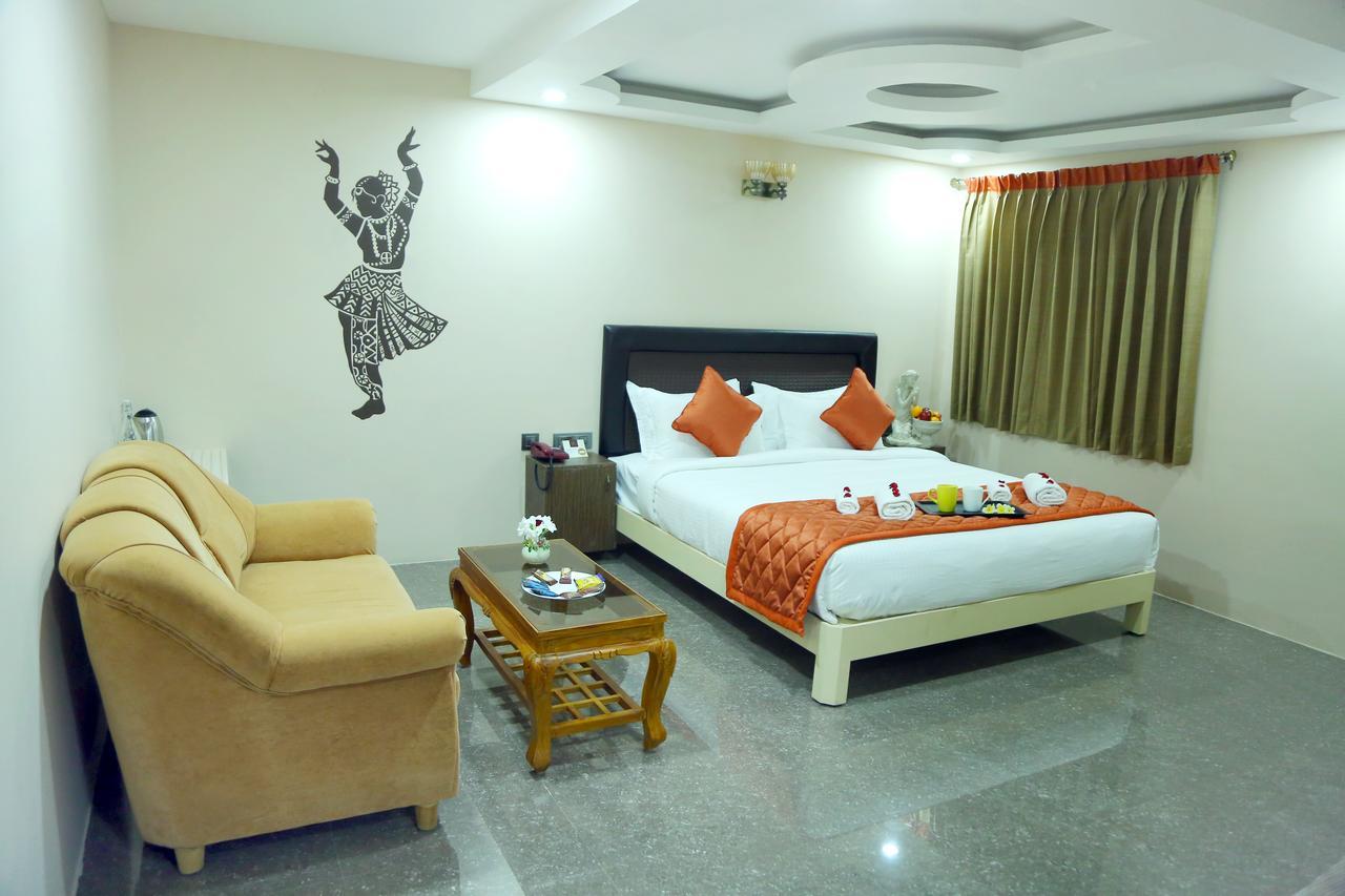 Athena Hotel Tiruvannamalai Bagian luar foto