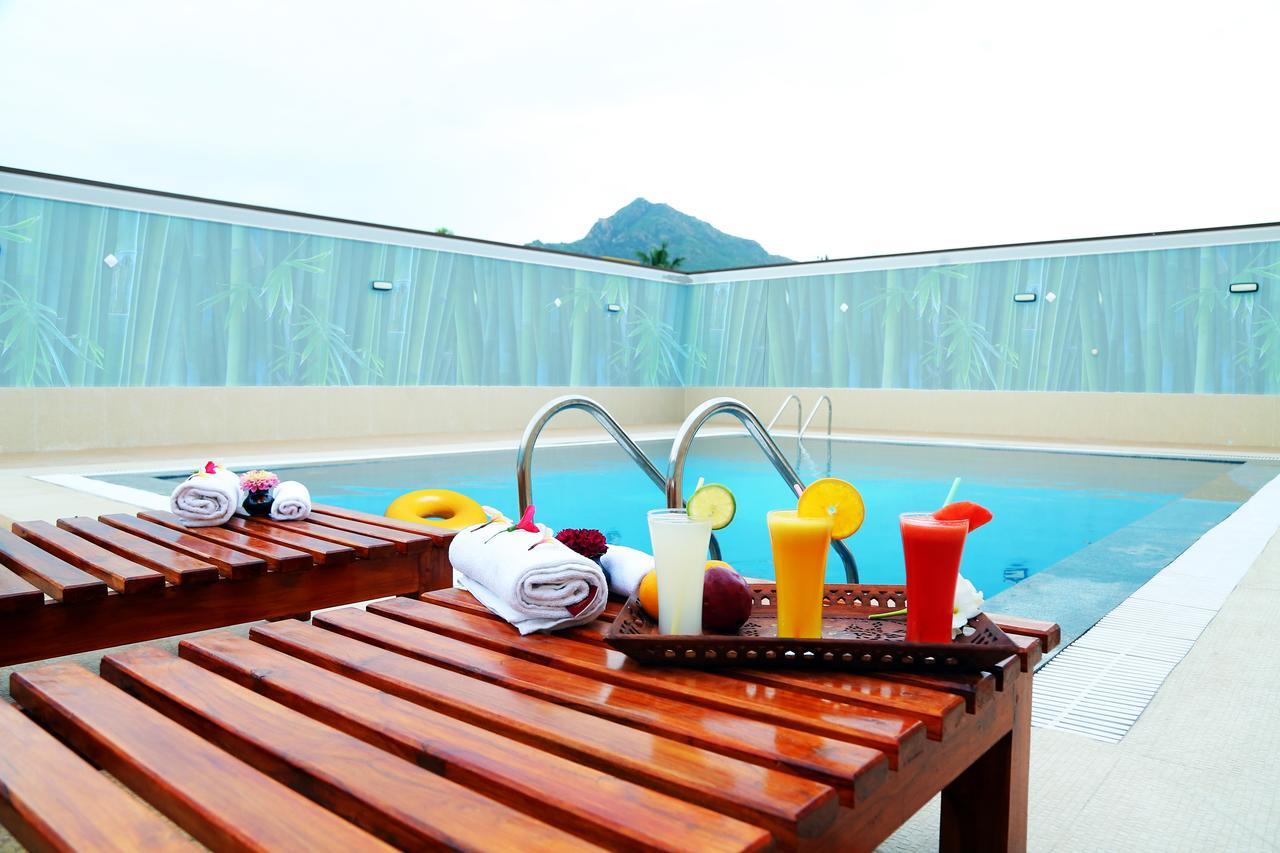 Athena Hotel Tiruvannamalai Bagian luar foto